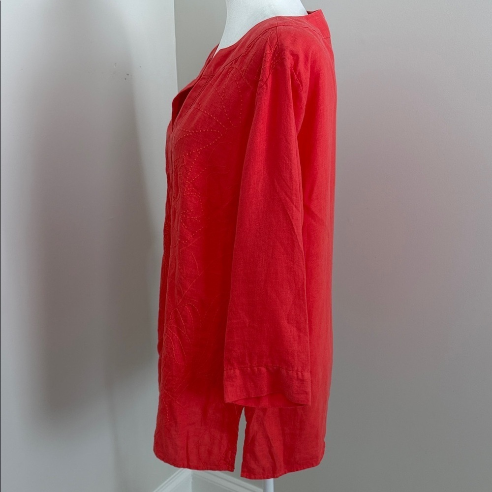 TOMMY BAHAMA Red V-Neck Top size Medium - Picture 7 of 10